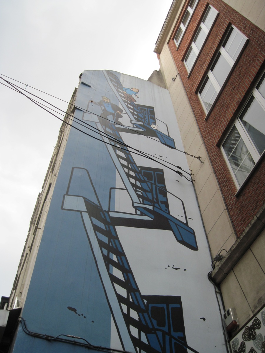 14- Bruxelles- Murales dipinto su tre livelli in Rue de Etuve Parcours